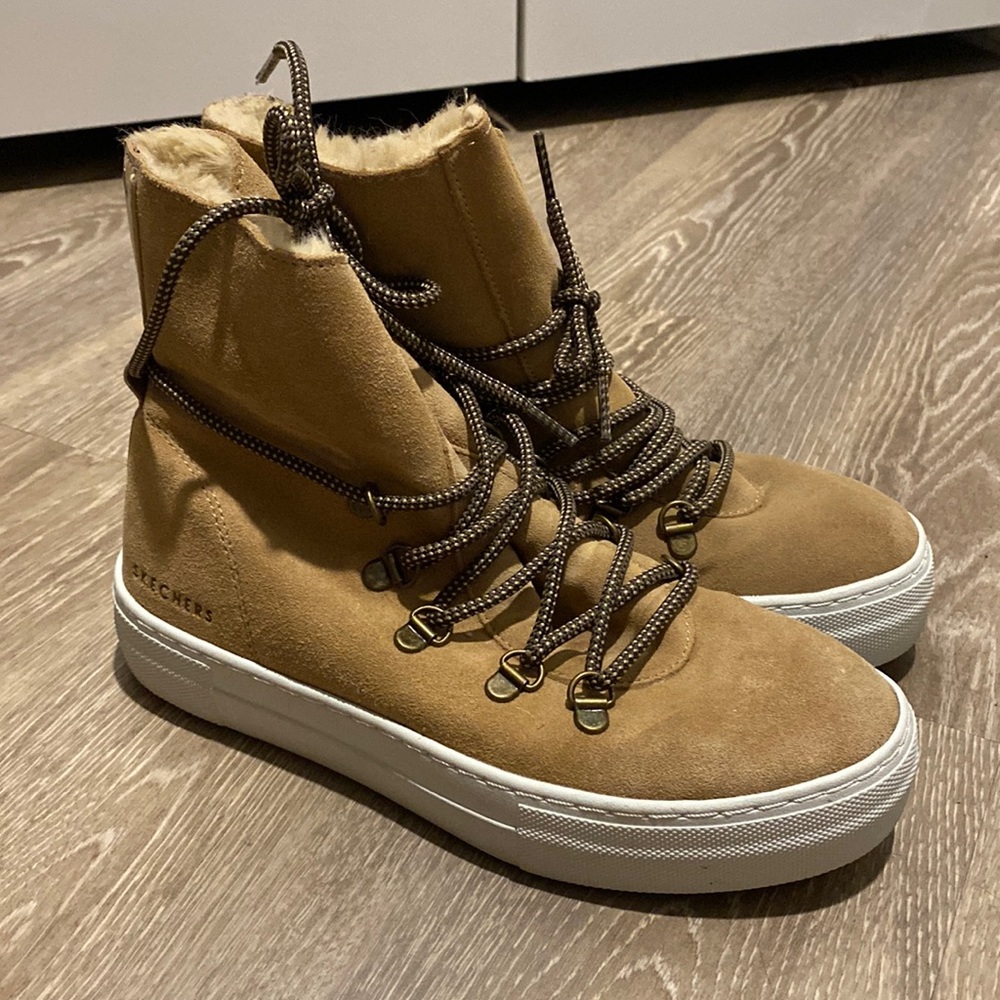Sketchers Sneaker booties with fur